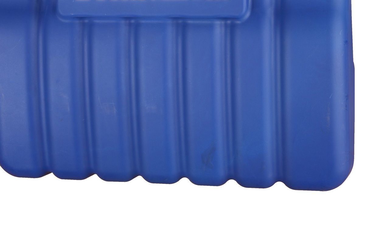 Engine cover rib detail